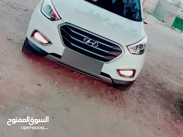 جب هونداي توسان موديل2014 لون ابيض ماشي 100الف مالك واحد فل لفل عدا فتحة الجب كرتونة