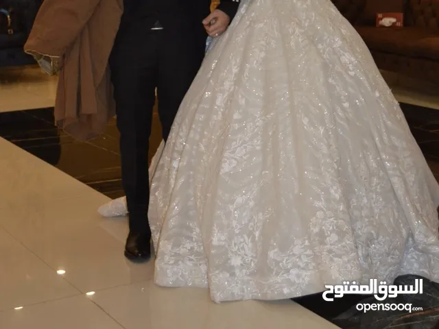 فستان عروس ابيض