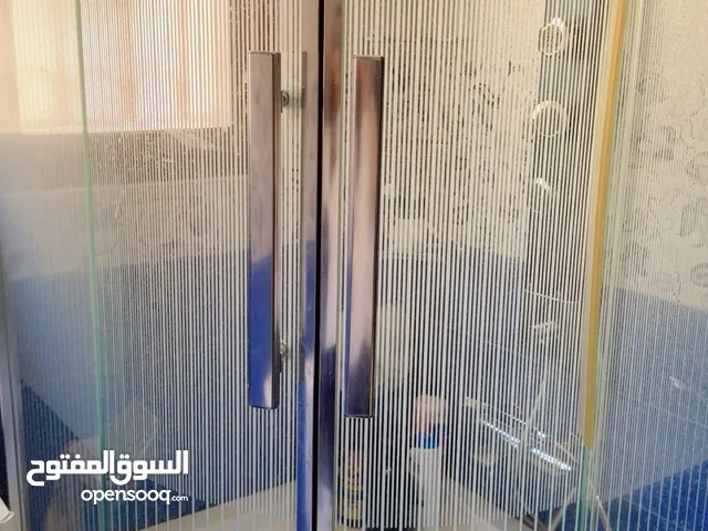 شاور بوكس لون ابيض بحاله ممتازه جدا