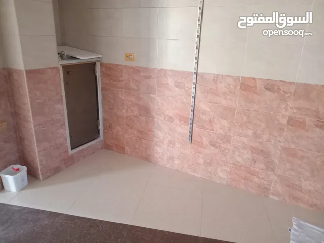 محل تجاري مستودع للايجار مساحه 50 متر اربد ايدون مقابل كازيه جو بترول بجانب مسجد ايدون الكبير