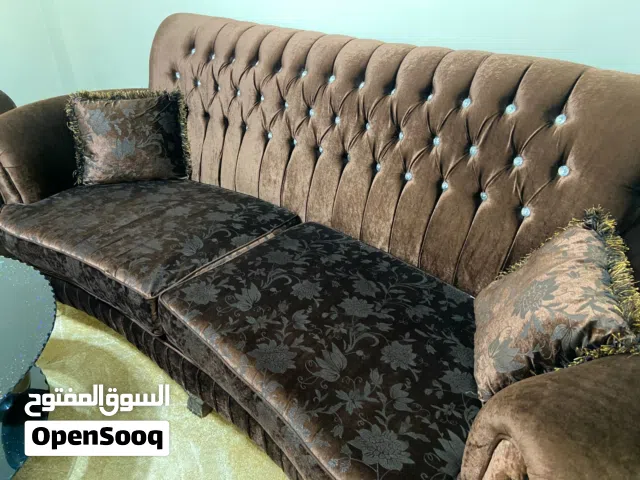 طقم كنب 7 مقاعد بحال الوكالة للبيع