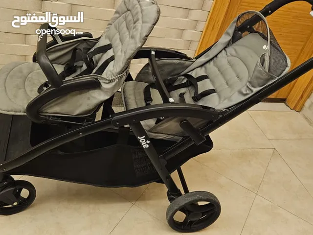 عربانة أطفال مزدوجة او توأم