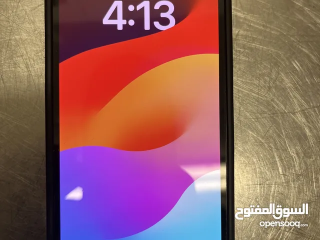 iPhone 12 Pro الشاحن بتاعه 77 جيجات 256 بيجي مع علبة والشاحن مكسور شوي من ورا ما في إشي فيه متغير