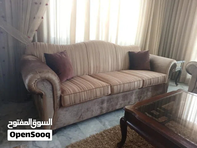 طقم صالون 7 مقاعد بحالة ممتازة المزيد من المعلومات بالوصف
