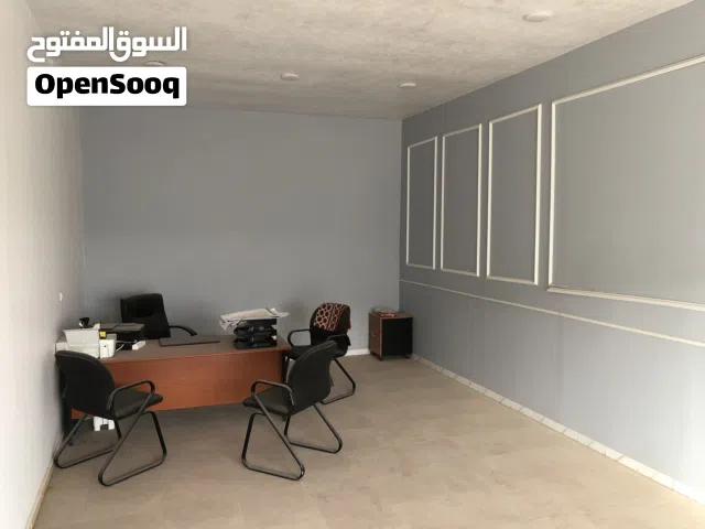 مكتب للايجار علي الطريق خلة الفرجان