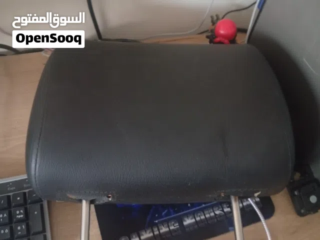 شاشات دي في دي ثنتين مع شاشات واويرات كامله جاهزه للتركيب تركب على جميع انواع السيارات مع يو اس بي