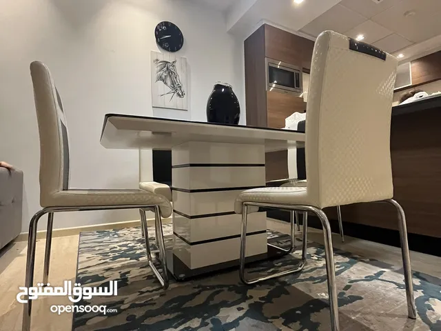 للبيع طاولة طعام