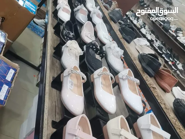 صالة أحذية للبيع