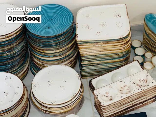 صحون خزف رخاميات بانواع مختلفة واباريق شاي وحاجات تانية موجودة بالصور غالبية البضاعة جديدة