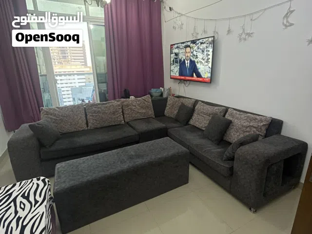 للبيع اثاث بيت كامل بسبب السفر - 2 تخت نوم تفصيل - ثلاجة براد LG - كنب جلوس مع مخدات وطاولة -