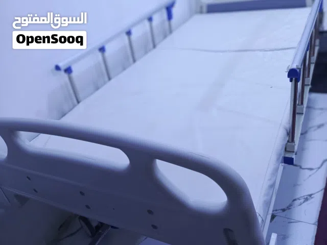 سرير طبي نظيف جدا استعمال شهر واحد