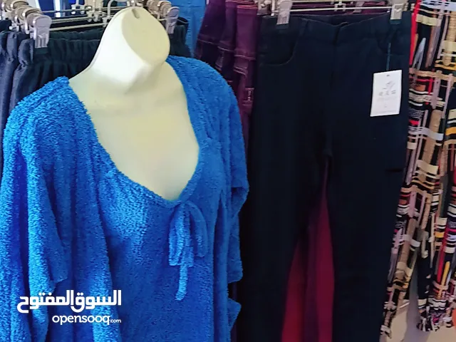 ملابس للبيع بسعر عرطه ومغرررري قوووي والبيع للحاجه والسفر واغلاق المحل وبسعر التراب