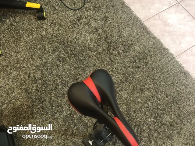 مستلزمات سكوتر للبيع من ضمنهم مقعده للسكوتر وكل هاذه الاغراض ب 10 وفي عرض اشتري ب 15وفوق ولك 3 هديه