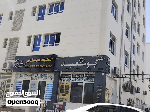 للبيع محل بموقع قوي جدا في الخوض بالقرب من سكوير الخوض