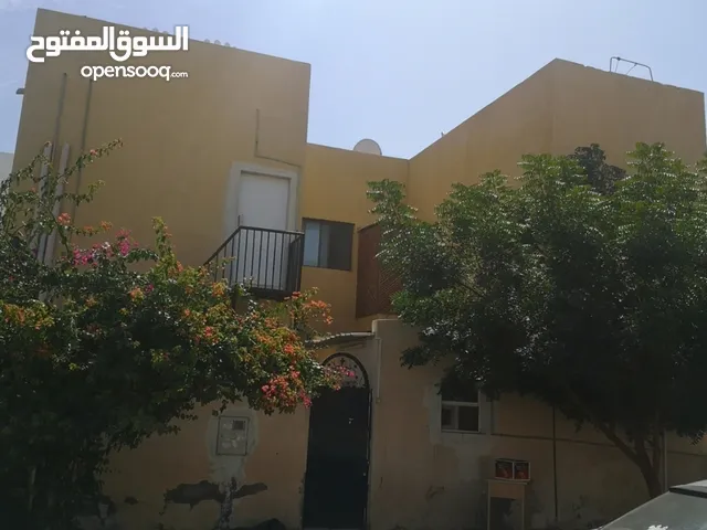 250 m2 More than 6 bedrooms Townhouse for Rent in Muscat Al-Hail