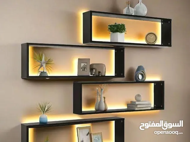 رفوف خشب شاشه ومطبخ وحمام وديكور حائط وستاند مكياج وجلاتين وكتب وصيدليه ومطبخ وغيره