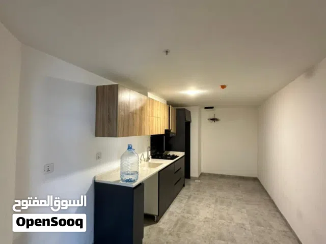 شقه للايجار في مجمع لايف تاورز مساحة 145 م