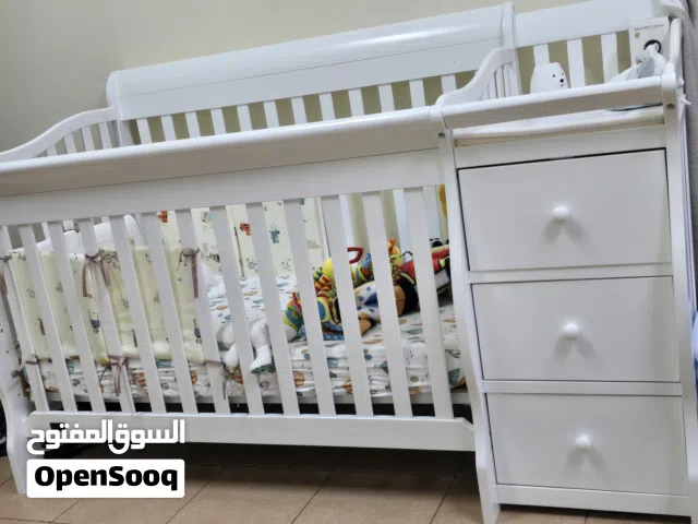 سرير أطفال للبيع