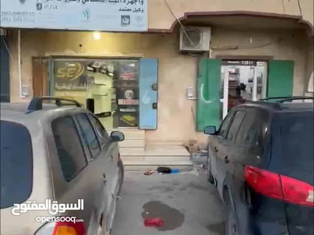 عرض ممتازه المساحه 132 المسقوف 140شهاده عقاريه فيه زوز محلات ومخزن مدخل دروج قواعد ابني لرابع ف وسط