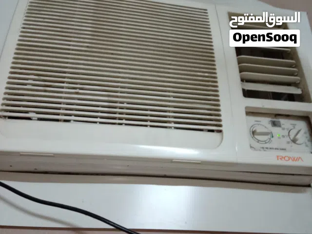 للبيت مكيف ^Row نضيف لايشكو من شي
