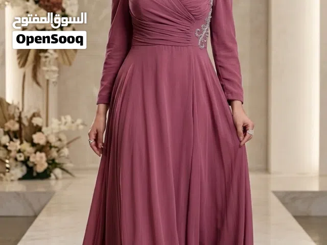 فستان  مستعمل مره وحده مثل صورة بالضبط يلبس قياس 50 و52