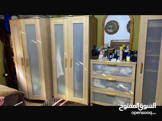 غرفه نوم مع خزانه للبيع