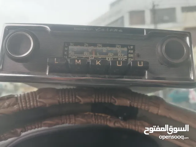 مسجل راديو بيكر كان راكب على مرسيدس.