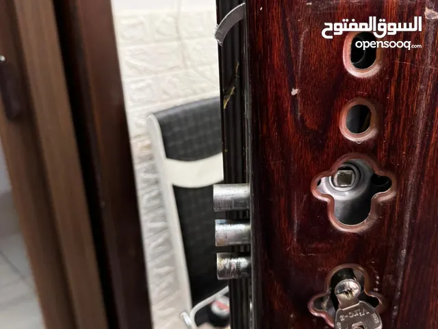 صيانة ابواب الامان بجميع انواعها التركي والصيني والخشب لاتتردد لأي استفسار بخدمتك على مدار الساعه