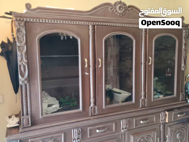 سلام عليكم عندي بوفيه للبيع قطعه قديمه وحلوه