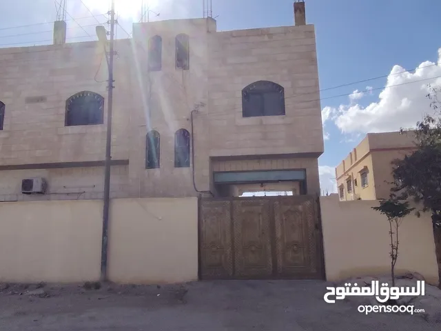 300 m2 More than 6 bedrooms Townhouse for Sale in Zarqa Al Hashemieh