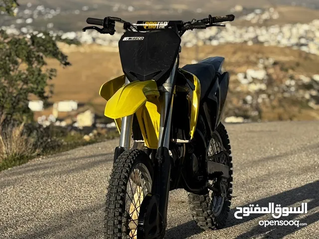 Rm125 2stroke للبيع
