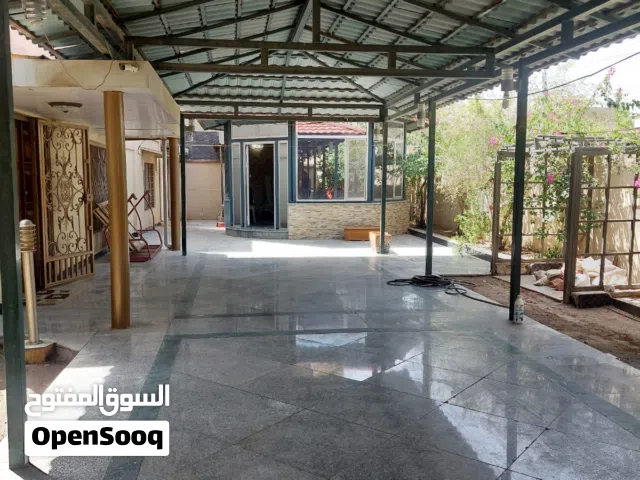 300 m2 5 Bedrooms Townhouse for Rent in Basra Other