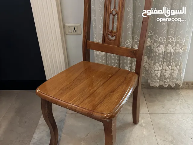 4 كراسي خشب بحالة جيدة
