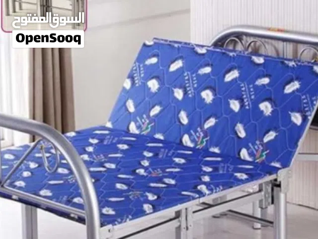 للبيع سرير  مع مخده  فرش إسفنج وبطانيه بسعر خيالي