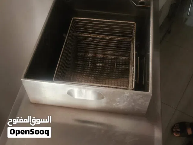 يوجد لدينا ادوات مطعم. للبيع وبسعر مناسب واشياعرطه