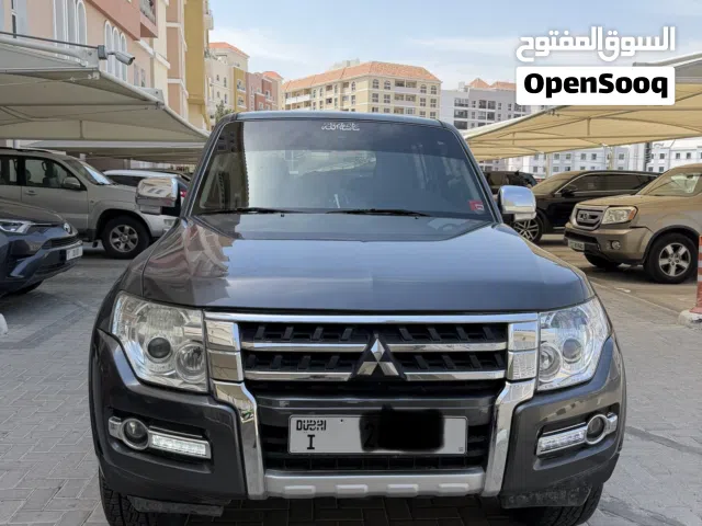 2015 ميتسوبيشي باجيرو GLS MID