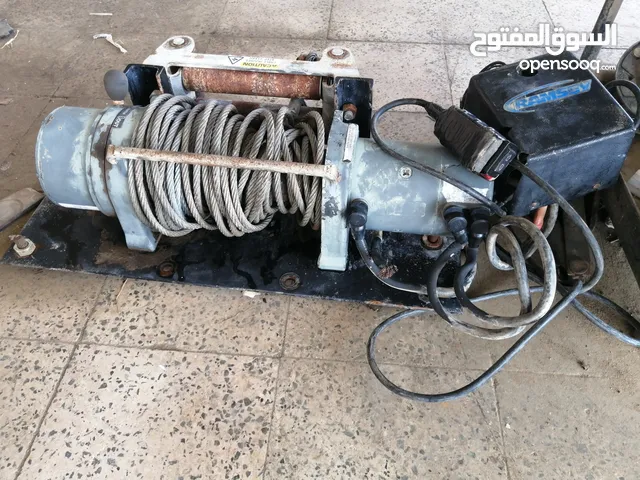 ونش كهربائي سيارة الحالة شغال نظيف يركب على مسطحة او اي معدة اخرى للسحب الاوزان