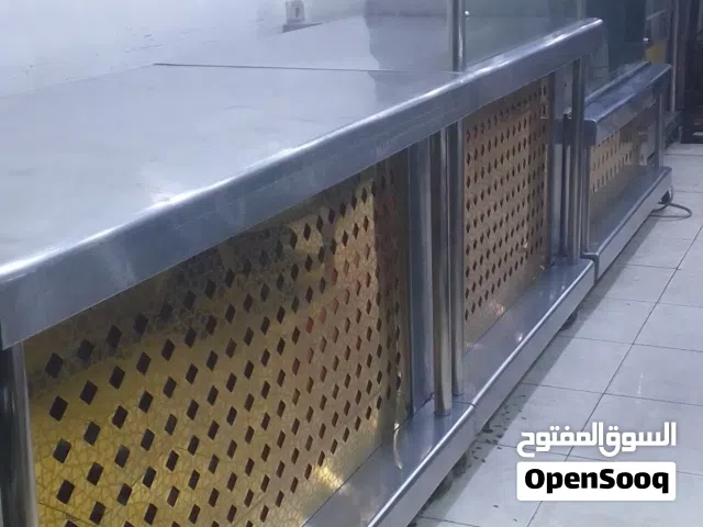 عده مطعم عده حلويات عده ملحمه ثلاجه كيك  طاولتين عرض وثلاجه عرض خط واحد