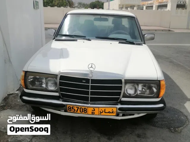 1984 مرسيدس بنز الفئة-E E 250