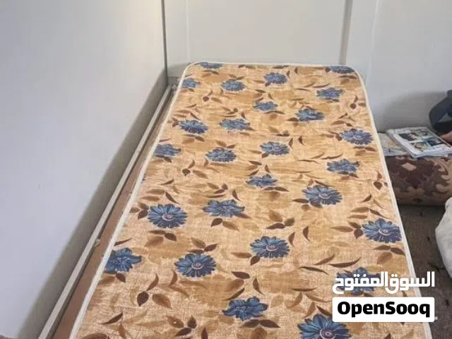 سرير فردي وسرير اطفال