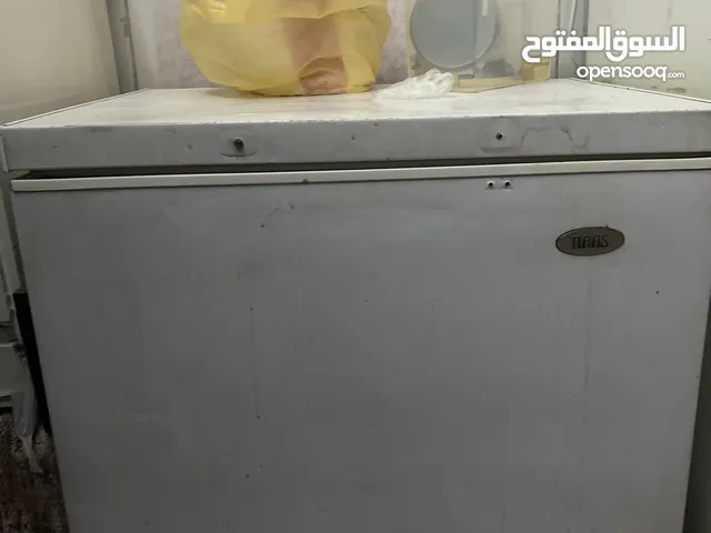 فريزر مستعمل على السوم بيعته مستعجلة جدا في شخص على وشك ياخذها سوم عليه و شيلها