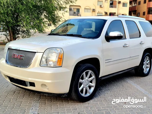 GMC YUKON DENALI GCC 2012 FULL OPTION . PEARL WHITE