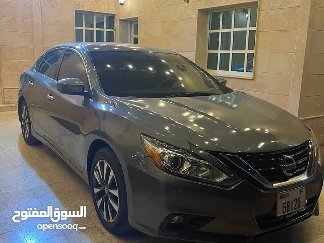 سيارة نيسان اللتيما 2017 SV للبيع فالشارقة