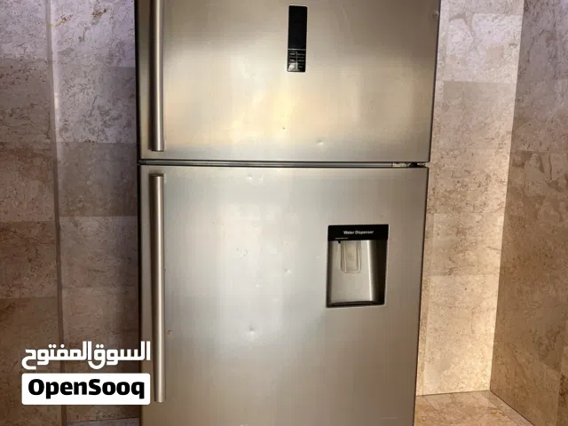 ثلاجة هايسنس (Hisense) للبيع - سعة كبيرة وحالة ممتازة A modern Hisense Inverter refrigerator