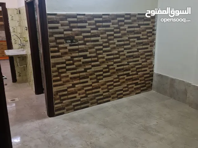 100 m2 3 Bedrooms Apartments for Rent in Zarqa Hay Shaker