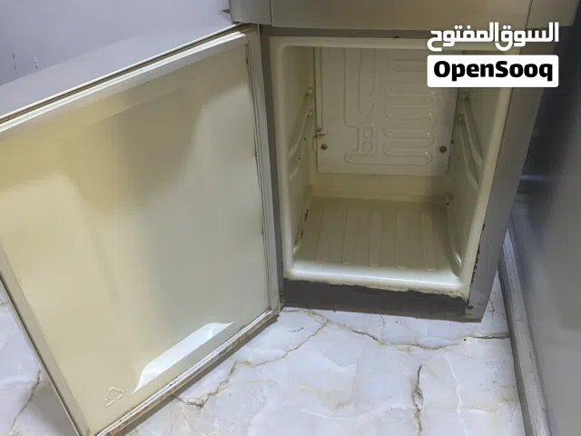 ميز وبراد للبيع