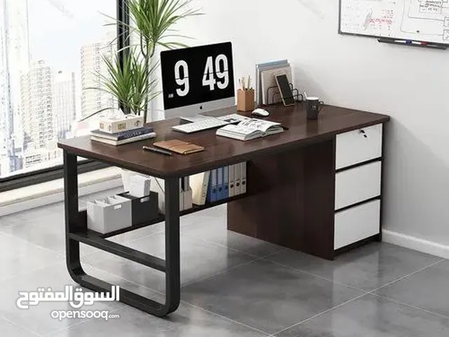 مكتب فاخر بتصميم عصري أنيق    سطح خشبي متين بلون داكن فاخر يعطي لمسة فخامة  هيكل معدني