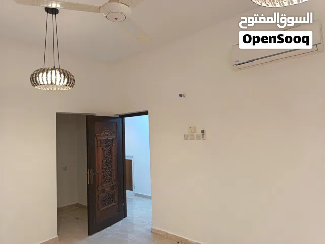 شقة للايجار فلج القبائل الطابق الارضي للعوائل فقط اقل عقد سنة