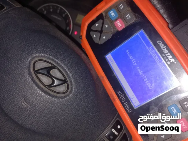 محل مفتاحي طرابلس/  لنسخ وبرمجة جميع انواع المفاتيح المشفرة والبصمة والشفط