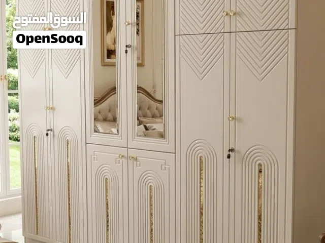 دولاب ماليزي درجة أولى بتصميم مودرن مميز يجمع بين الزخارف الهندسية المحفورة بأسلوب الأقواس المتكررة